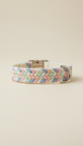 Collar tejido pastel con hebilla segura